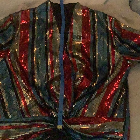Vici Striking and cool sequin shirt with front twist. Size medium runs small - Picture 14 of 14